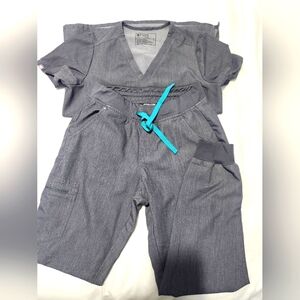 Figs Catarina One pocket Small and Zamora Joggers size Medium Graphite